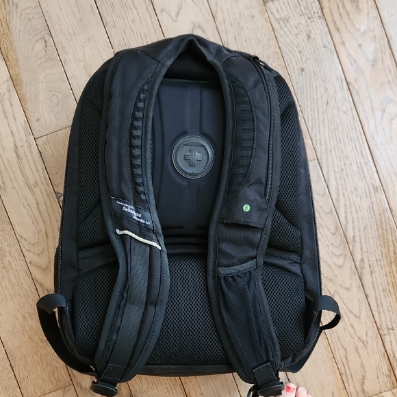 SWISSDIGITAL Backpack - Picture 3 of 9